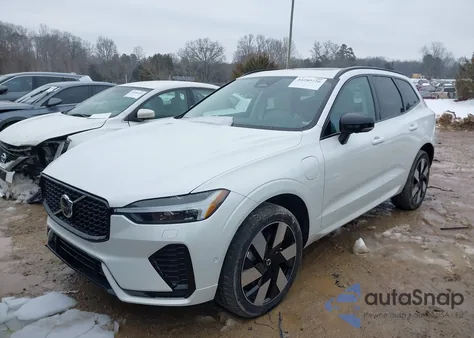 2024 Volvo Xc60 Recharge Plug-In Hybrid T8 Plus Dark Theme z USA, uszkodzony, nr VIN YV4H60DL0R1781810